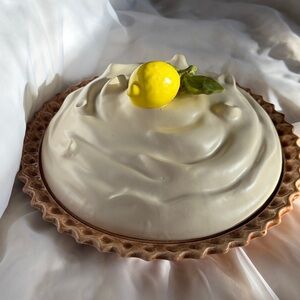 Vintage Lemon Meringue Pie Covered Dish Lemon Lid Retro Kitchen Pie Keeper